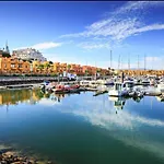 Oasis Apartment, Da Rocha *