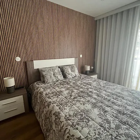 Oasis Apartment, Da Rocha