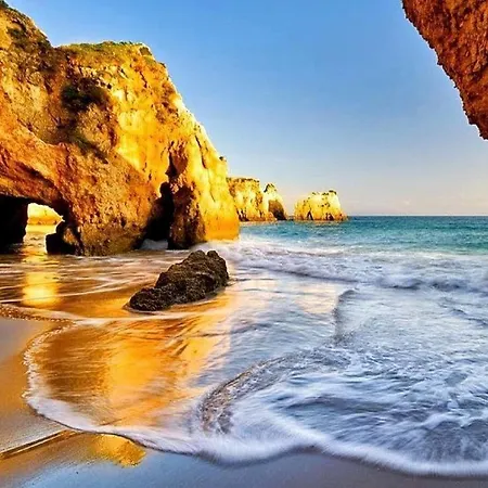 Oasis Apartment, Da Rocha