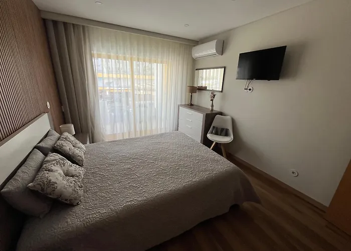 Oasis Apartment, Da Rocha